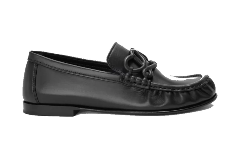 loewe-double-l-loafer-une-signature-discrete/carousel-6.jpg