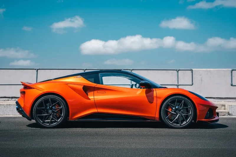 lotus-emira-420-sport-une-montee-en-puissance/carousel-1.jpg