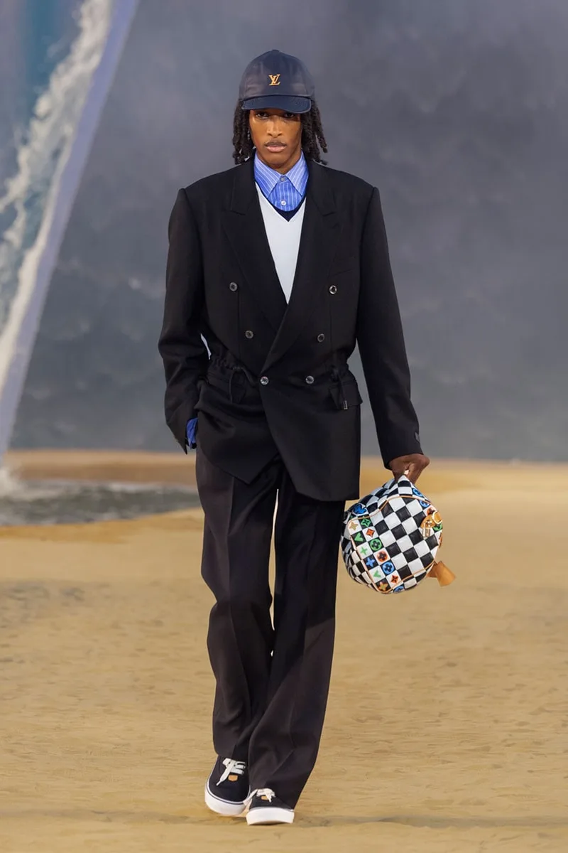 louis-vuitton-ss27-pharrell-surfe-sur-la-mode/carousel-1.jpg