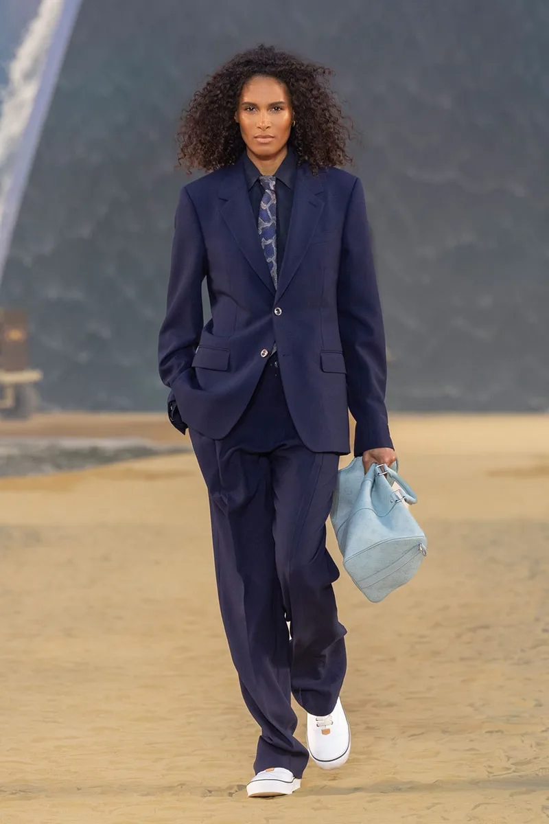 louis-vuitton-ss27-pharrell-surfe-sur-la-mode/carousel-10.jpg