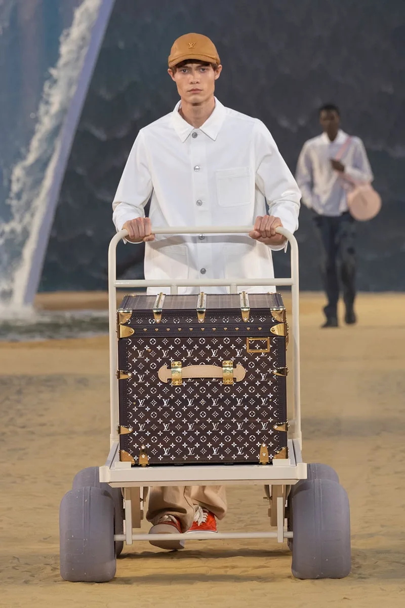 louis-vuitton-ss27-pharrell-surfe-sur-la-mode/carousel-12.jpg