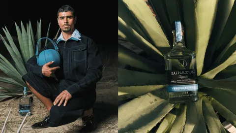 Homme avec bouteille de tequila Lunazul et sac sur fond de plante agave.