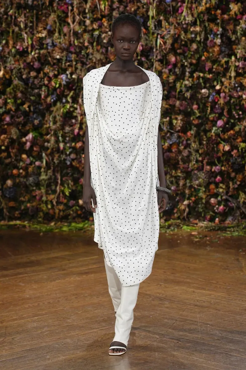 maison-margiela-ss27-la-mode-se-deconstruit/carousel-6.jpg
