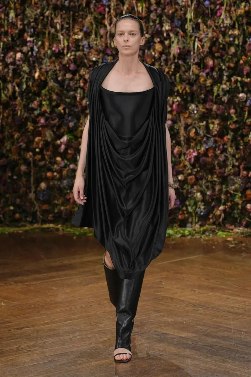 maison-margiela-ss27-la-mode-se-deconstruit/carousel-7.jpg