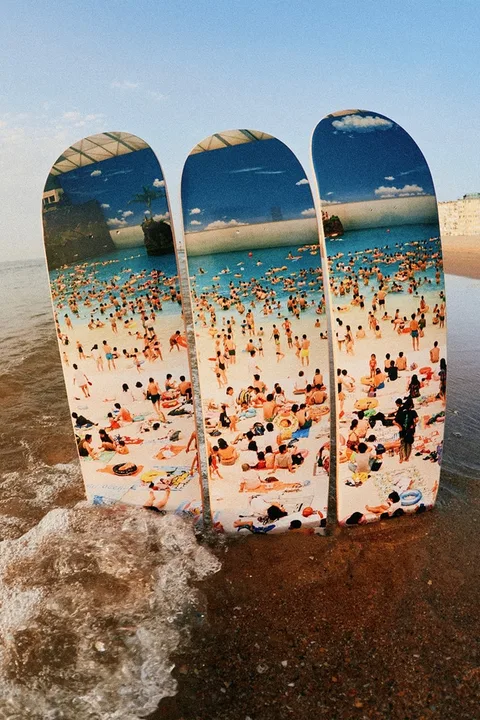 Trois planches avec scène de plage imprimée sur le rivage