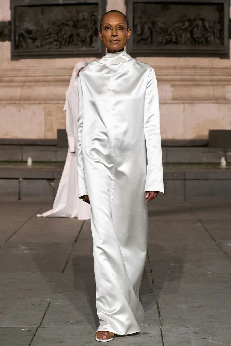 matieres-fecales-lhommage-a-la-diversite-avec-ss27/carousel-5.jpg