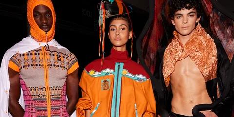 Trois mannequins dans des tenues de mode colorées et avant-gardistes.