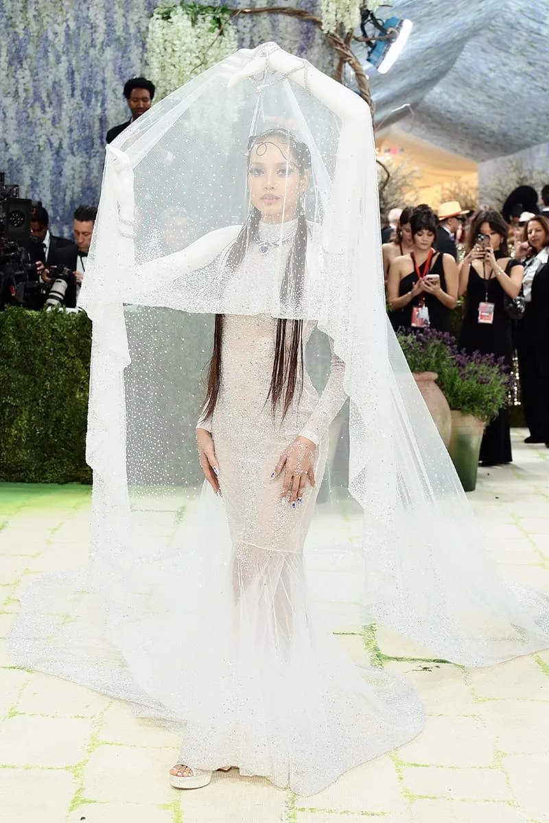 met-gala-2026-lisa-eblouit-dans-une-robe-robert-wun/carousel-1.jpg