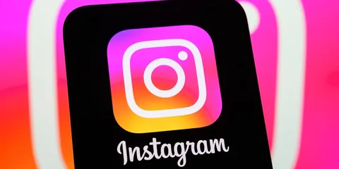 Logo Instagram sur fond dégradé rose et orange