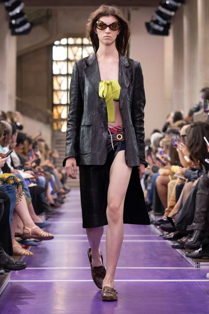 miu-miu-ss27-reinvention-du-quotidien-audacieux/carousel-12.jpg