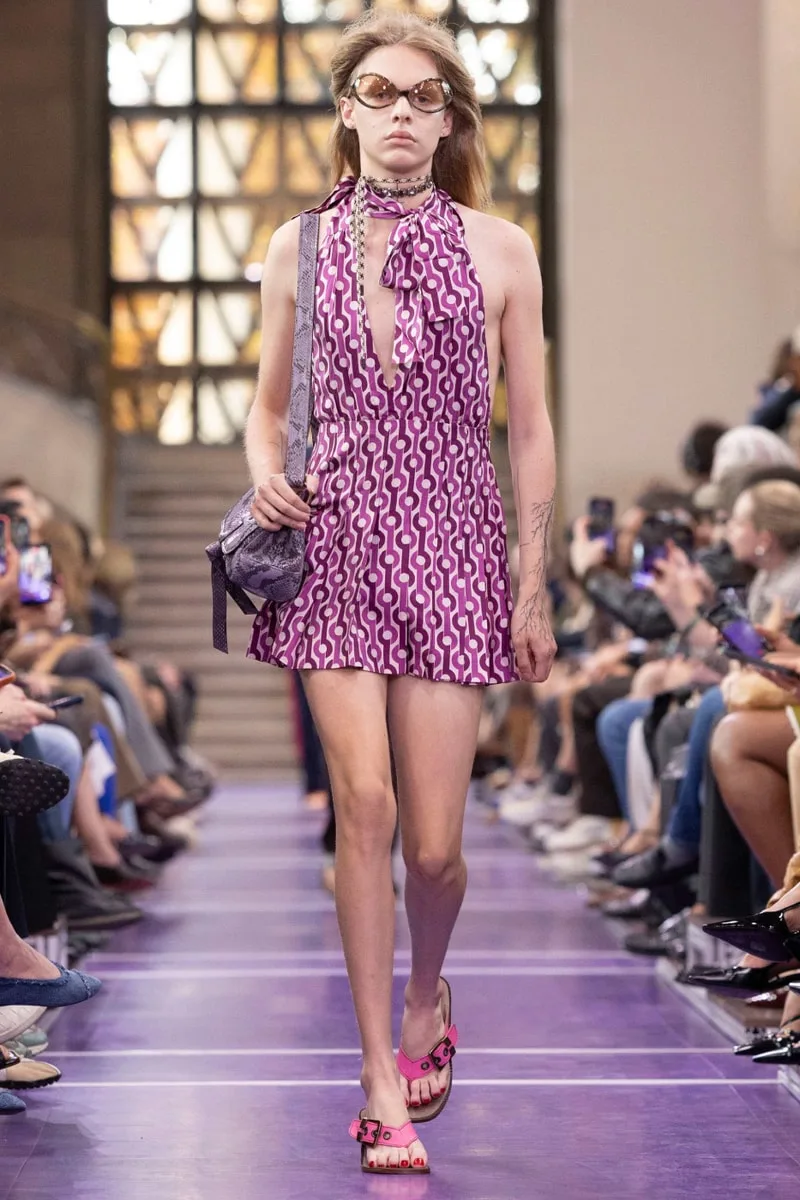 miu-miu-ss27-reinvention-du-quotidien-audacieux/carousel-15.jpg
