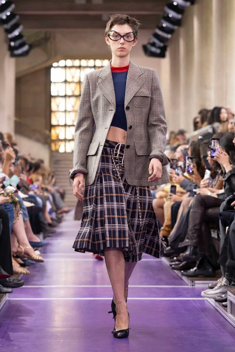 miu-miu-ss27-reinvention-du-quotidien-audacieux/carousel-2.jpg