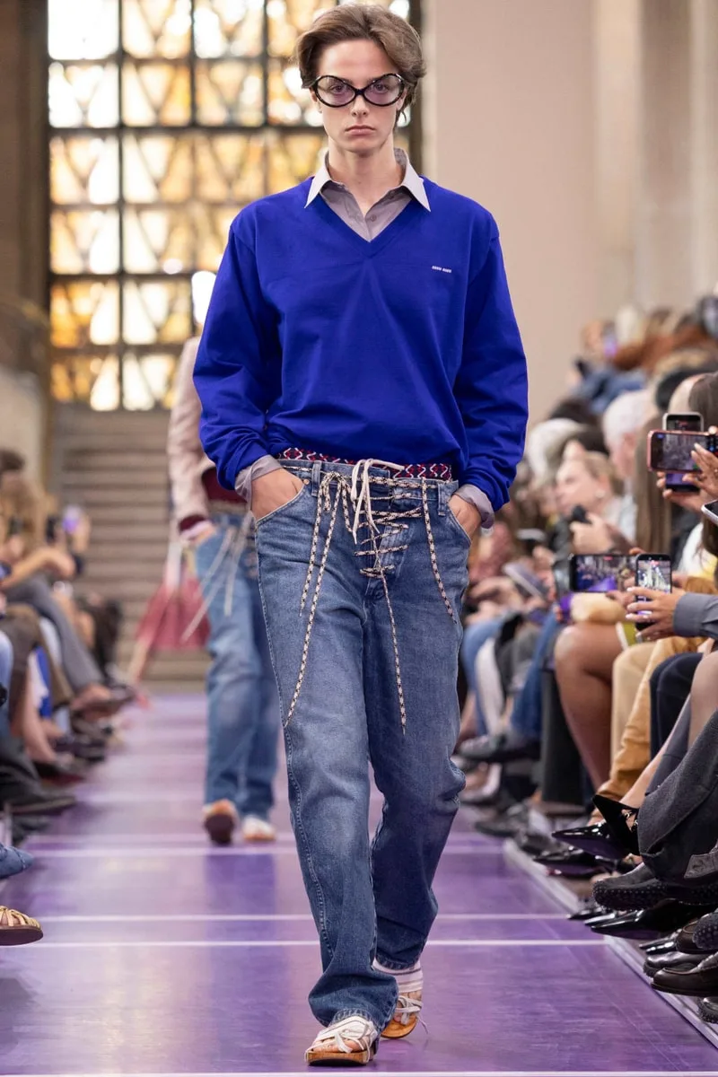 miu-miu-ss27-reinvention-du-quotidien-audacieux/carousel-6.jpg
