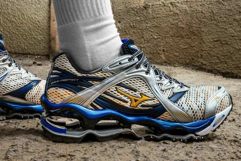 mizuno-wave-prophecy-1-deux-coloris-en-contraste/carousel-1.jpg