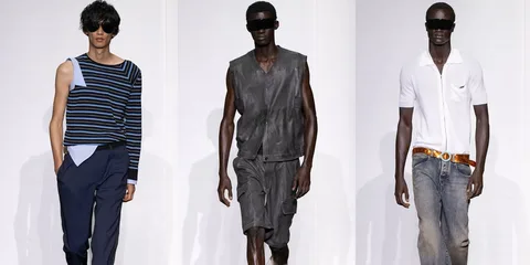 Défilé de mode avec trois mannequins en tenues modernes sur le podium.
