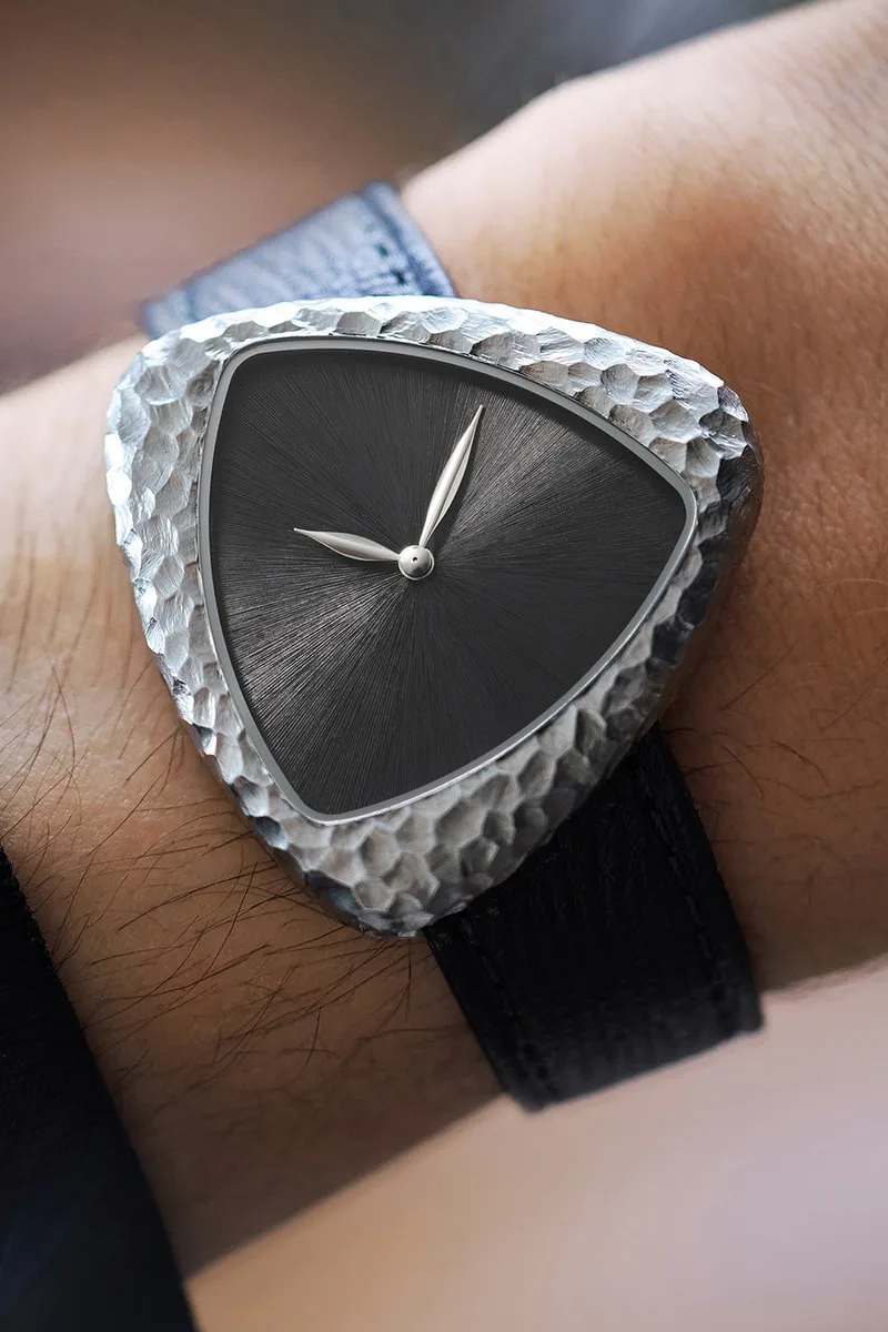 montre-anoma-a1-prehistoric-lartisanat-brut-a-lhonneur/carousel-1.jpg