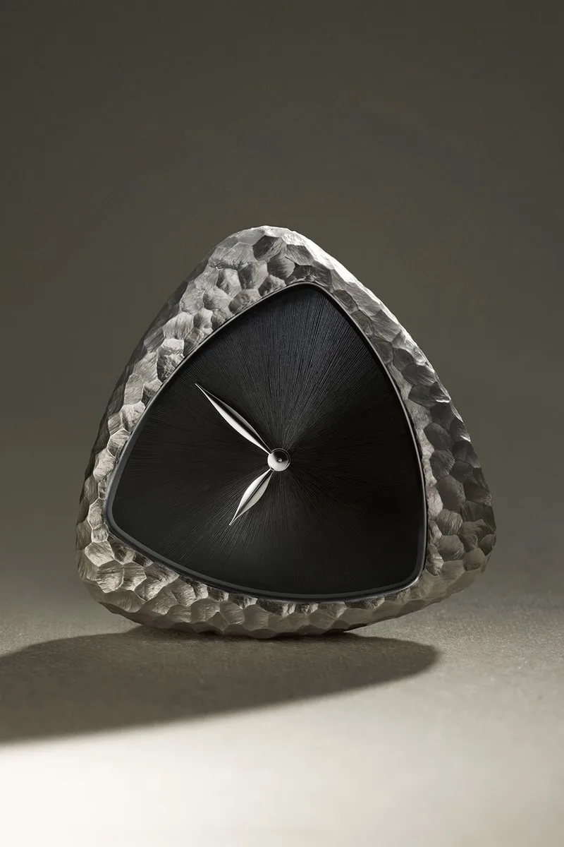 montre-anoma-a1-prehistoric-lartisanat-brut-a-lhonneur/carousel-4.jpg