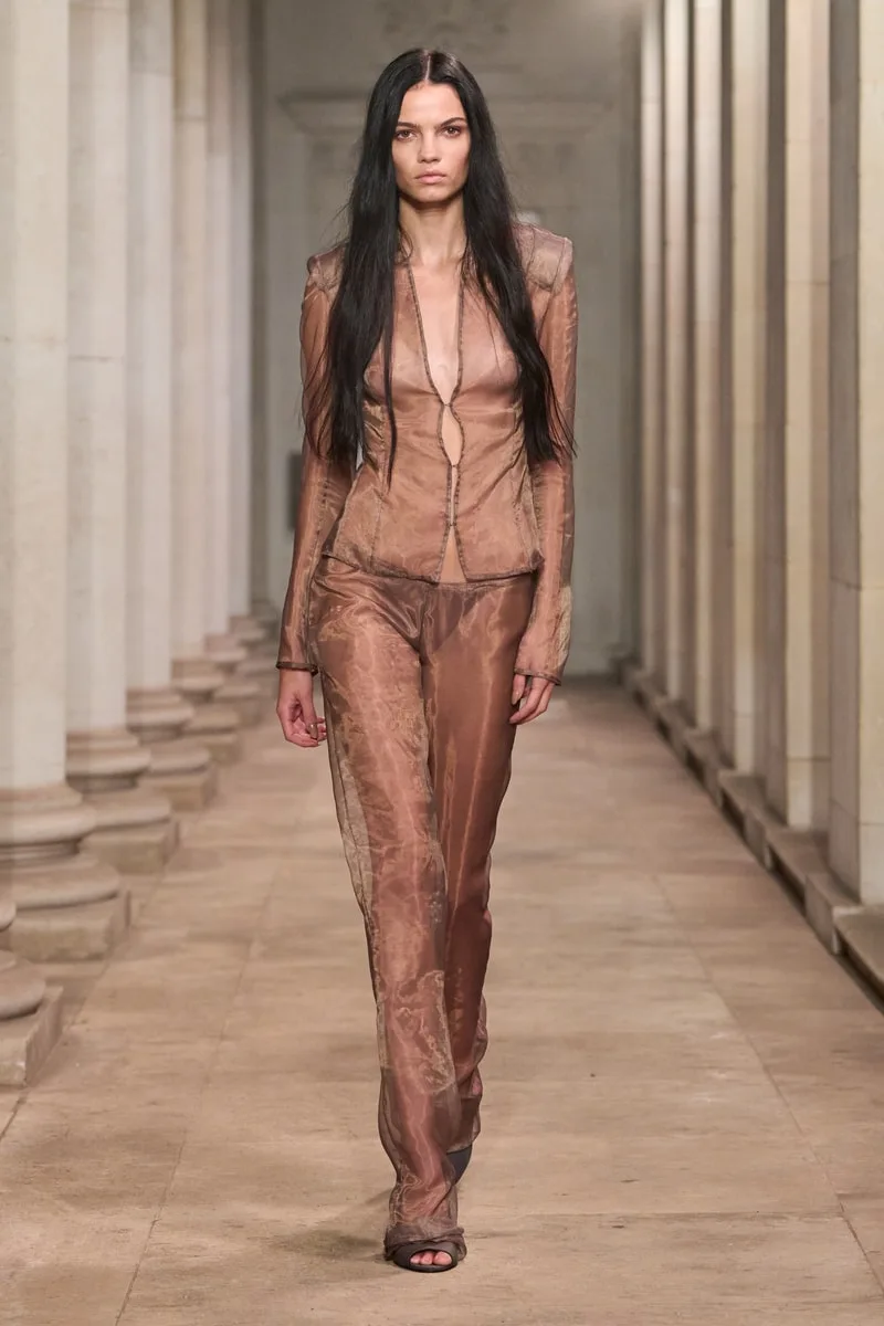 mowalola-trois-air-jordan-14-pour-ss27/carousel-11.jpg