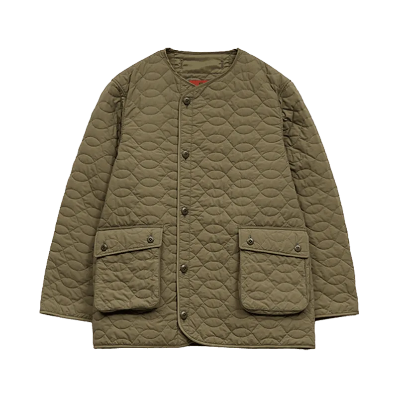 Veste matelassée kaki avec boutons et grandes poches.