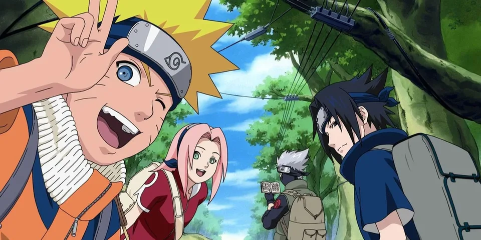 Personnages de Naruto souriant dans une forêt avec un ciel bleu.