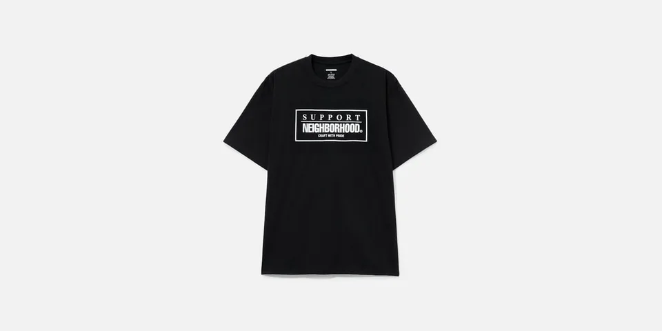 T-shirt noir avec texte blanc 'Support Neighborhood'.