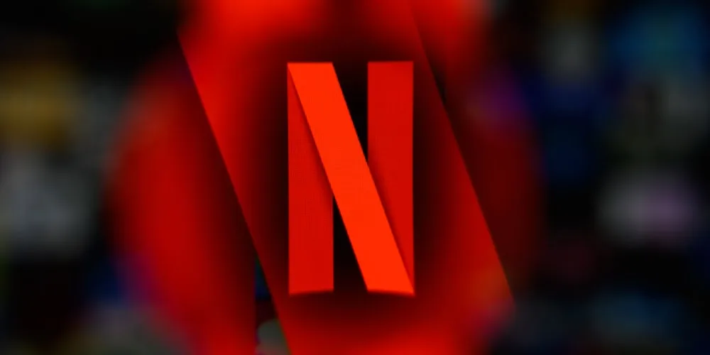 Logo rouge de Netflix en grand N sur fond flou.
