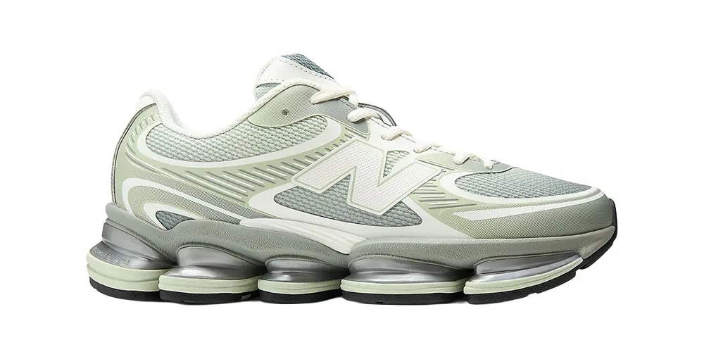 Chaussure de sport gris et blanc avec semelle épaisse et détails verts.