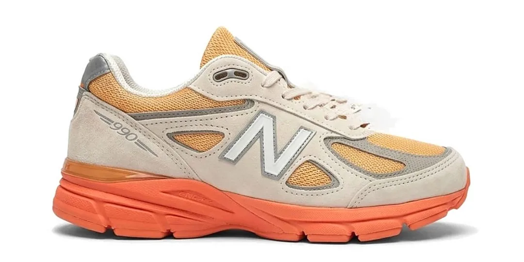 Chaussure New Balance orange et beige avec semelle orange.