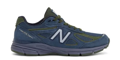 Chaussure de sport bleue et verte, modèle New Balance 990.