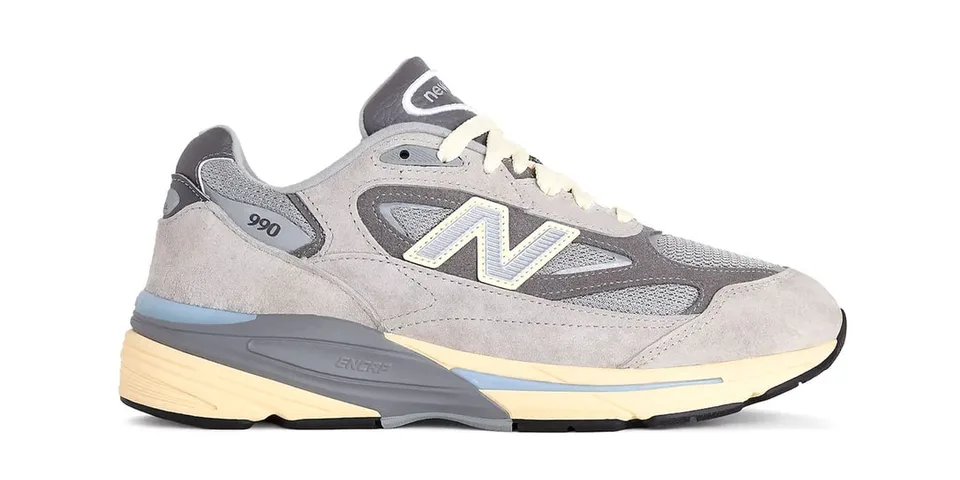 Baskets New Balance grises et crème avec détails bleu clair, vues de profil