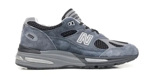 Chaussure New Balance 991 grise avec détails en mesh et daim, semelle épaisse.
