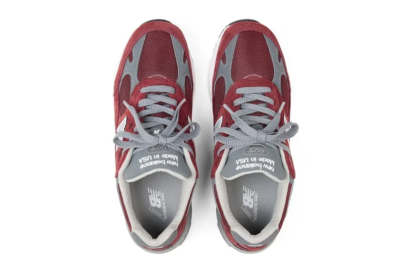 Paire de baskets New Balance rouges et grises vue de dessus