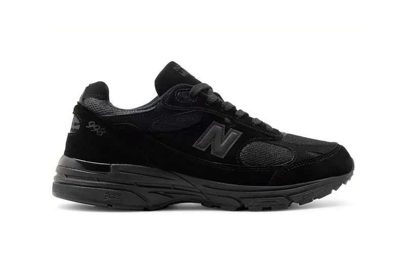 new-balance-993-triple-black-lelegance-en-toute-sobriete/carousel-1.jpg