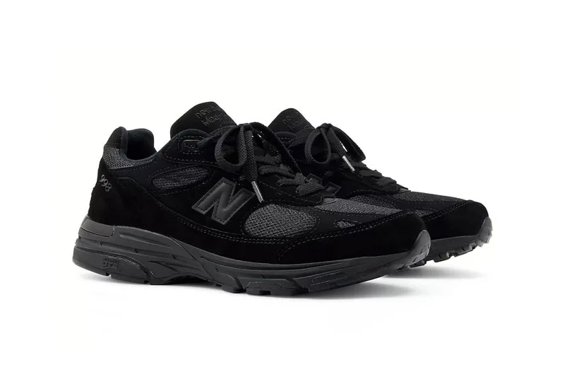 new-balance-993-triple-black-lelegance-en-toute-sobriete/carousel-2.jpg