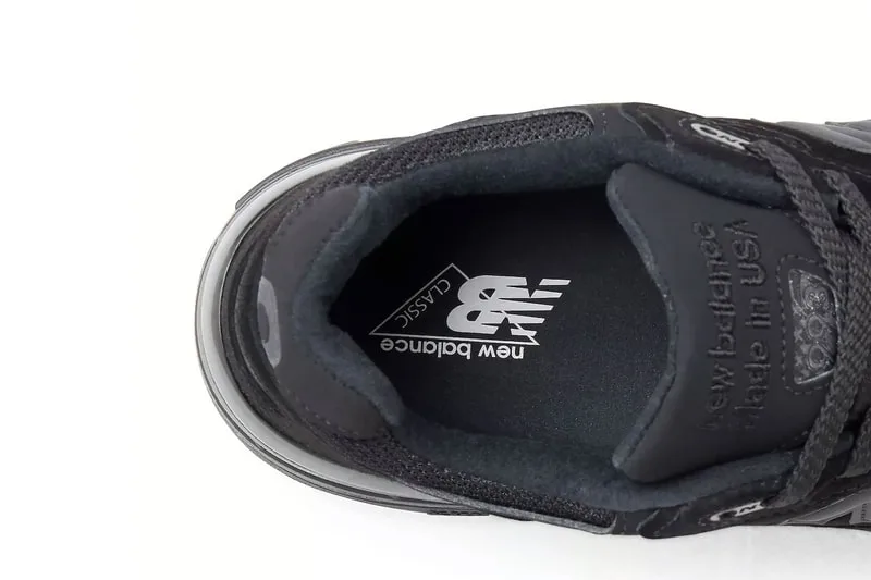new-balance-993-triple-black-lelegance-en-toute-sobriete/carousel-5.jpg