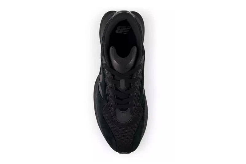 new-balance-innove-avec-la-tf100-elegance-et-performance/carousel-12.jpg