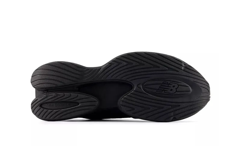 new-balance-innove-avec-la-tf100-elegance-et-performance/carousel-13.jpg