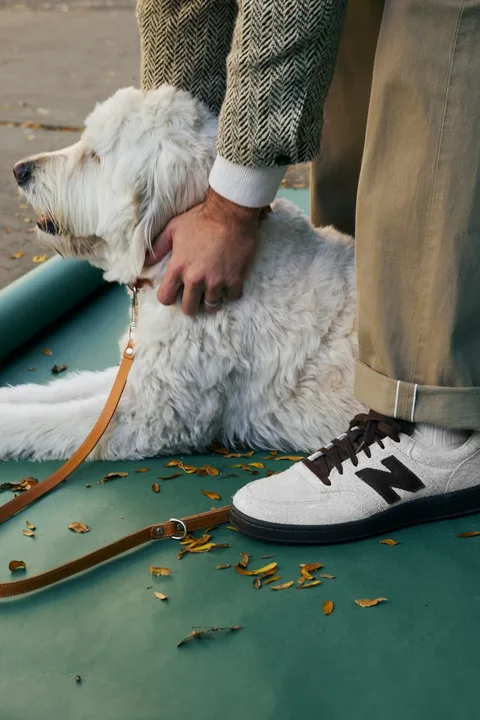 Todd Snyder et New Balance s’associent à nouveau pour la T500 « Cafe Pack »
