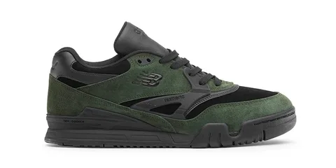 Chaussure verte et noire New Balance Numeric vue de côté.