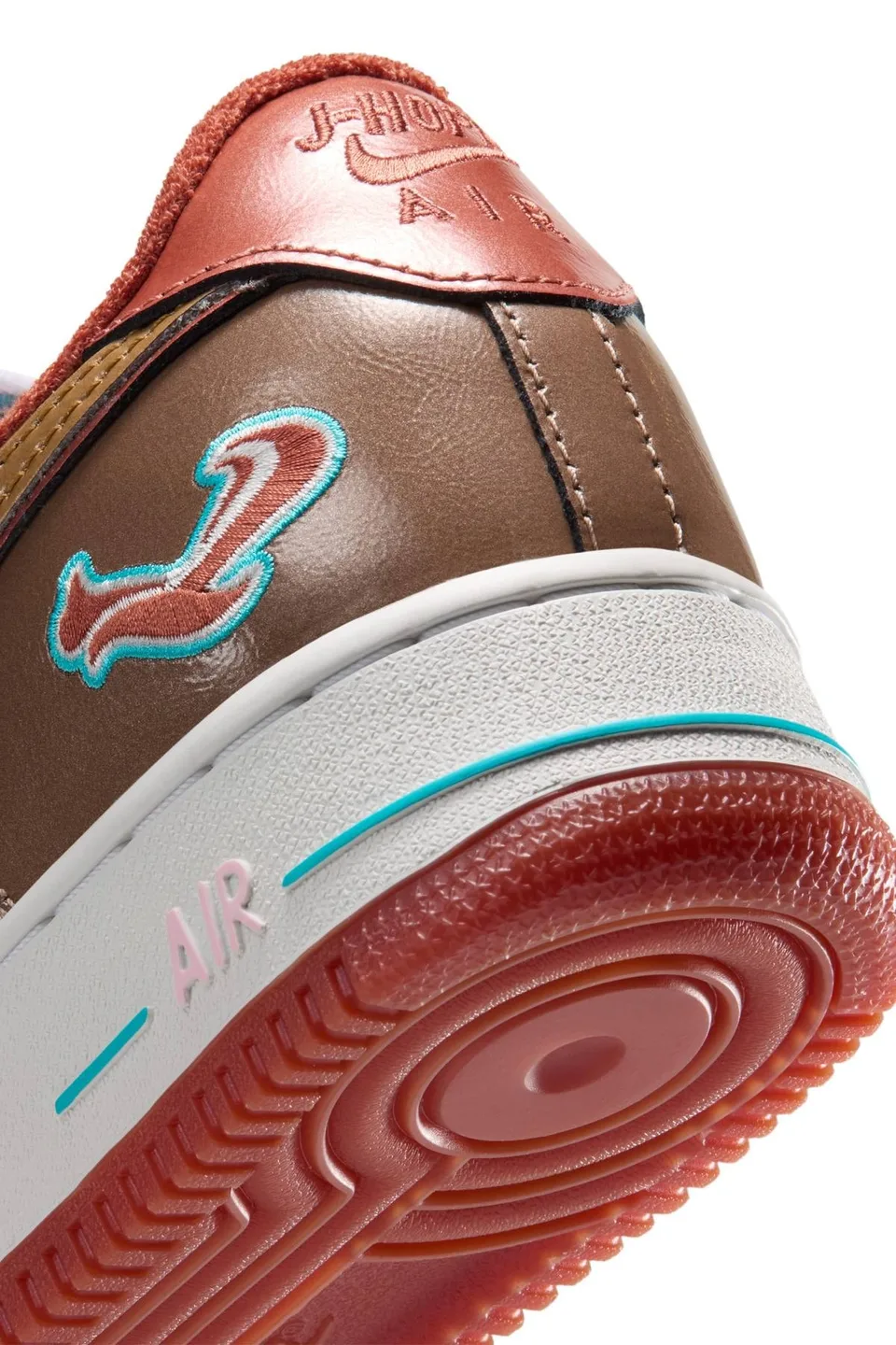 nigo-x-j-hope-une-nike-air-force-1-unique/carousel-12.jpg