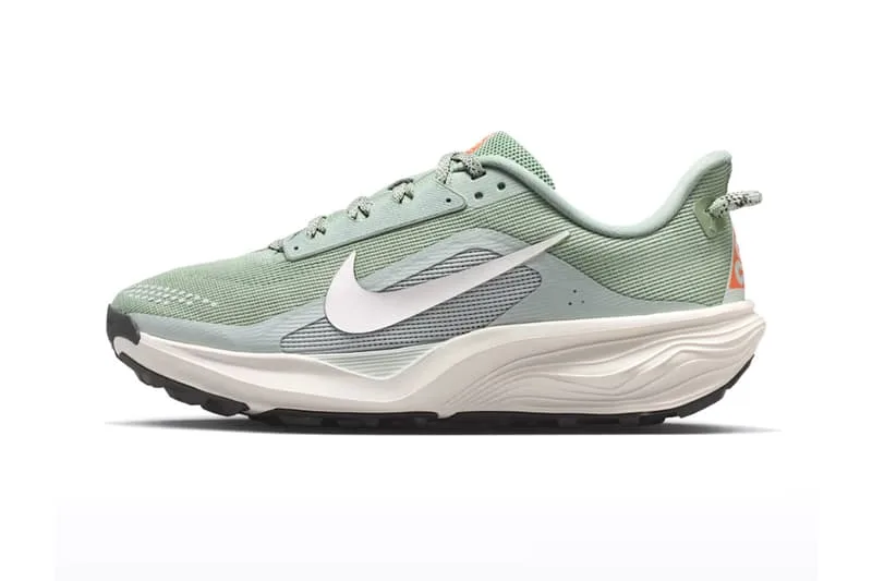 nike-acg-pegasus-trail-performance-et-style-au-rendez-vous/carousel-1.jpg