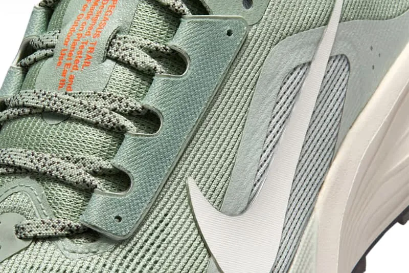 nike-acg-pegasus-trail-performance-et-style-au-rendez-vous/carousel-7.jpg