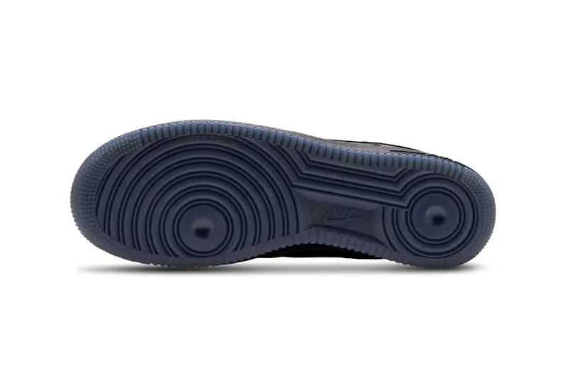 nike-air-force-1-ghostface-une-edition-sombre-et-cinematographique/carousel-5.jpg
