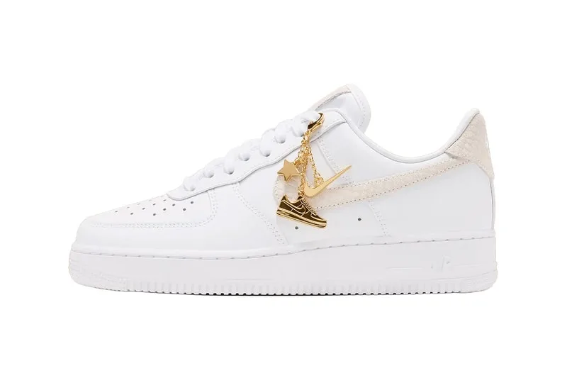 nike-air-force-1-low-des-charmes-dores-imposants/carousel-1.jpg