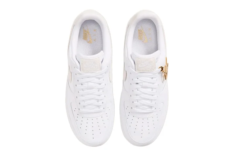 nike-air-force-1-low-des-charmes-dores-imposants/carousel-4.jpg