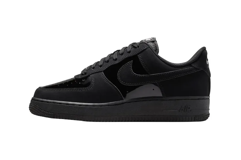 nike-air-force-1-low-du-contraste-en-triple-noir-et-rouge/carousel-6.jpg