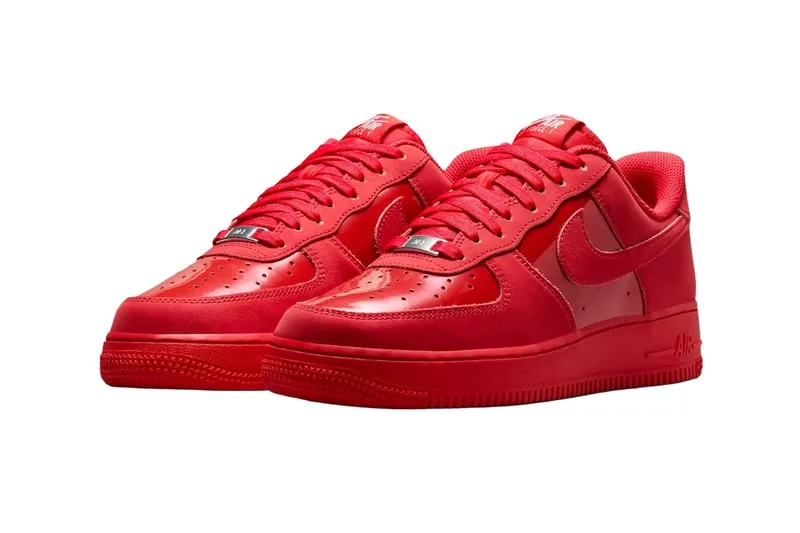nike-air-force-1-low-du-contraste-en-triple-noir-et-rouge/carousel-9.jpg
