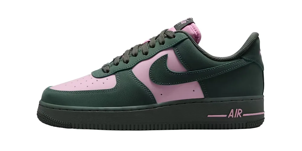 Basket verte et rose avec logo Nike sur le côté.