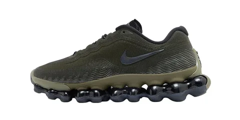 Chaussure de sport vert olive avec semelle noire et logo Swoosh.
