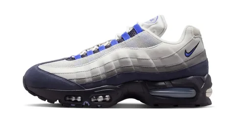 Chaussure de sport, nuances de bleu et blanc, design moderne.